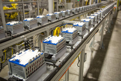 从千兆瓦电池工厂兴建开始,通用的电动未来已轮廓初显